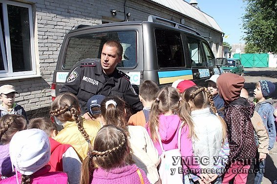 Дітлахи завітали на гостину  до чотирилапих помічників міліціонерів. ФОТО. ВІДЕО