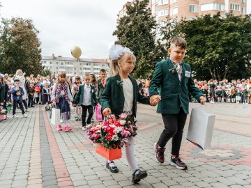 У Луцькому НВК №26 пролунав перший дзвінок. ФОТОРЕПОРТАЖ