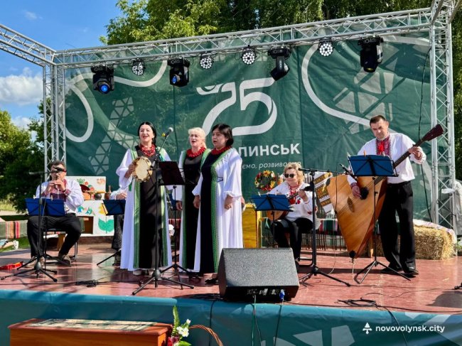 На Волині під час етнофестивалю зібрали понад 60 тисяч на підтримку українського війська. ФОТО