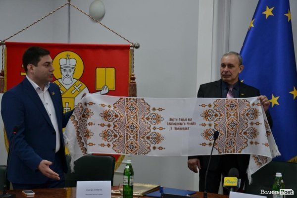 Схід і Захід разом: мери Луцька та Волновахи підписали меморандум про співпрацю.ФОТО