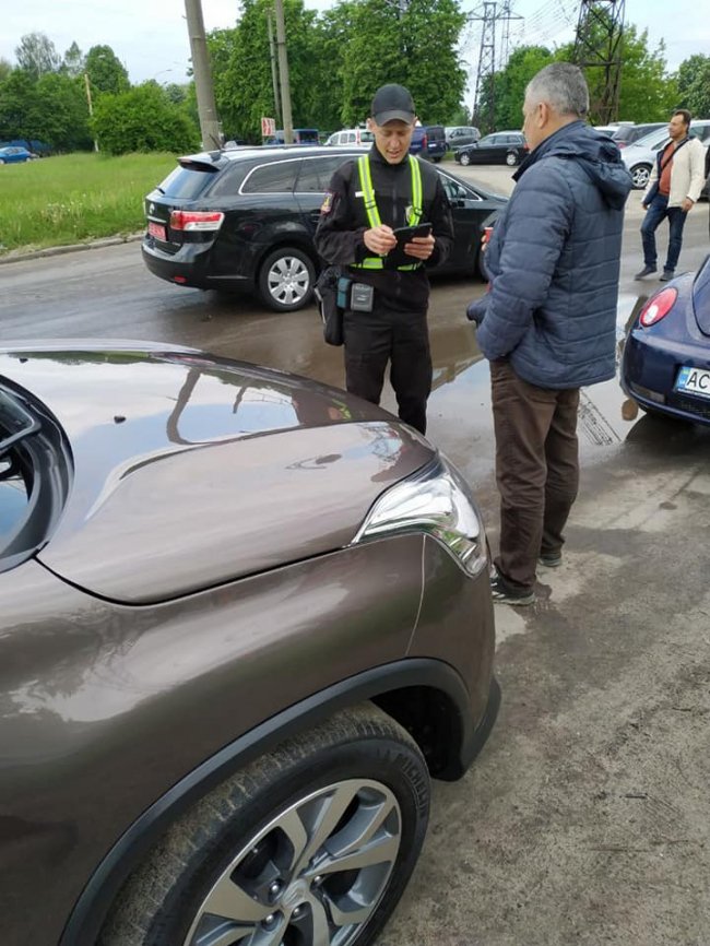 Луцькі муніципали наводили лад на авторинку