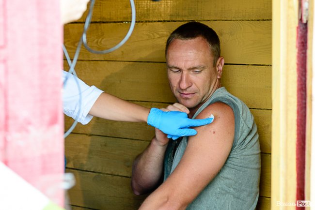 У центрі вакцинації на «Бандерштаті» щепили перших охочих. ФОТО