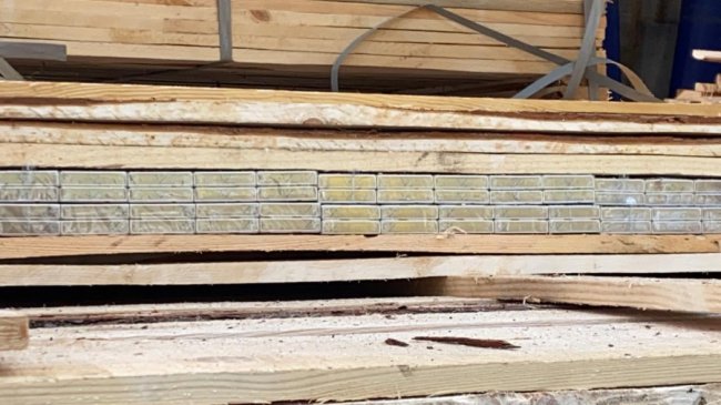 На «Ягодині» затримали поляка, який хотів вивезти з України велику партію контрабандних сигарет. ФОТО