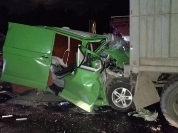 Під Одесою бус влетів в КамАЗ: загинуло двоє людей