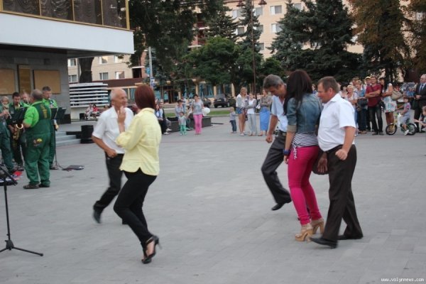 У центрі Луцька грав духовий оркестр. ФОТО