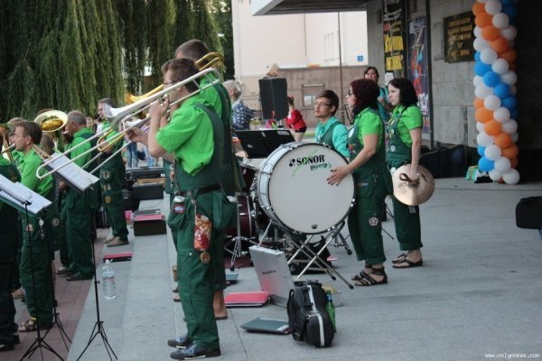 У центрі Луцька грав духовий оркестр. ФОТО