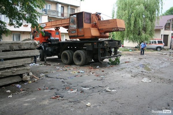 «Боялася ночувати, а дітей взагалі в квартиру не пустила», - жителька обваленого будинку 