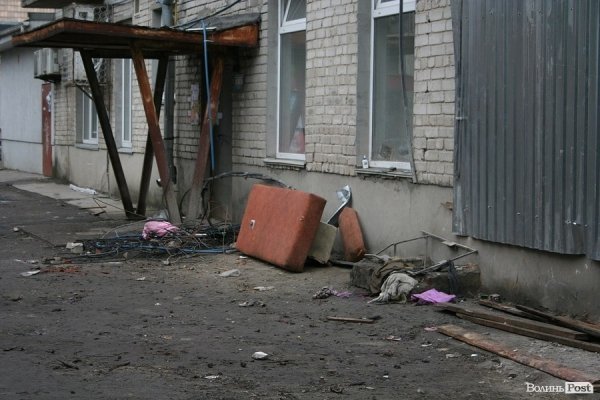 «Боялася ночувати, а дітей взагалі в квартиру не пустила», - жителька обваленого будинку 