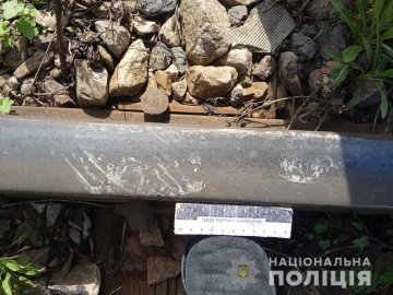 Молодики з Волині викрали із залізничної колії рельсу, болти та підкладку