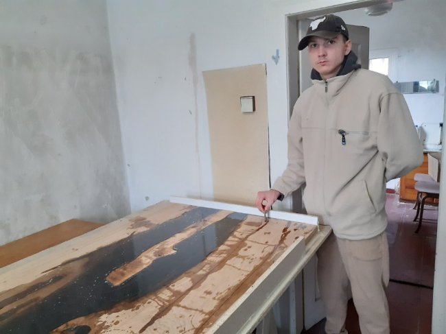 Умілець з Волині виготовляє дизайнерські меблі та предмети інтер'єру. ФОТО