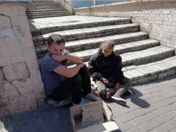 У Києві чоловік брав в «оренду» дитину у знайомої, аби жебракувати на вулиці