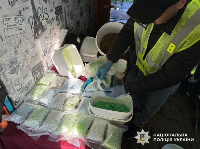 В Україні тривають понад 200 обшуків з ліквідації наркобізнесу: поліція шукає наркотики  і на Волині
