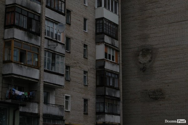 Щоразу, як іде дощ, у Луцьку затоплює багатоповерхівку. ФОТО. ВІДЕО