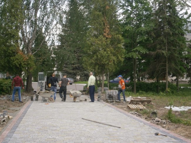 «Ротонду» у селі поблизу Луцька перетворюють на комфортну зону відпочинку. ФОТО