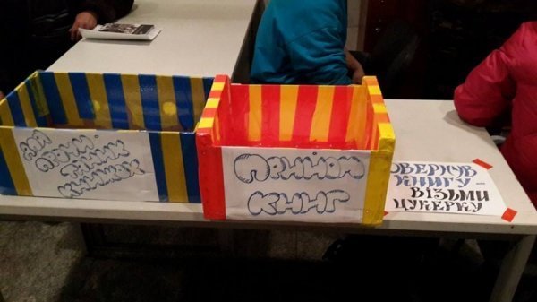 В Українському домі повстанці влаштували бібліотеку. ФОТО