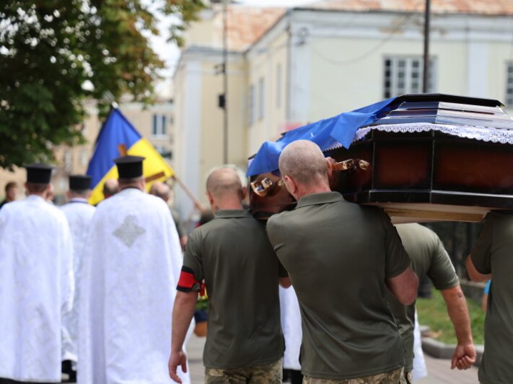 У Луцьку в останню дорогу провели воїнів Костянтина Шевчука та Едуарда Гуріна