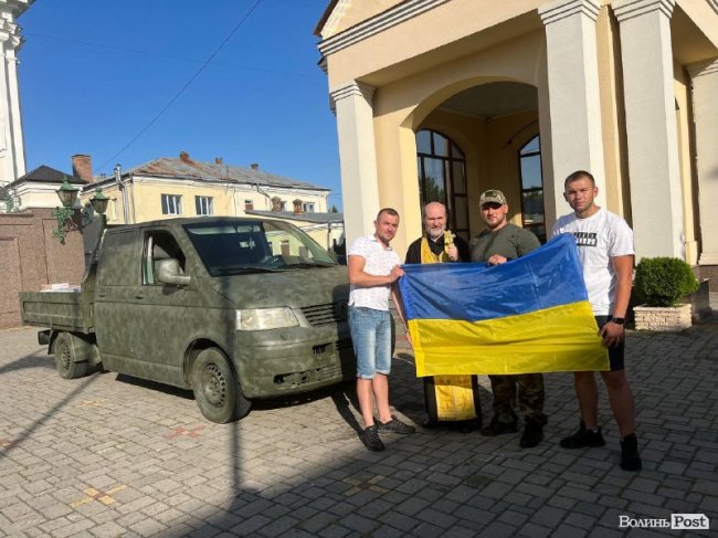Волинським воїнам на Схід відправили автомобіль. ФОТО 