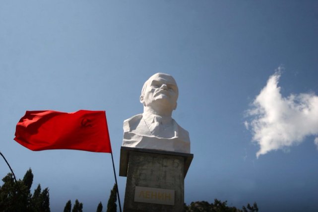 У Криму відкрили пам’ятник Леніну і прийняли школярів у піонери