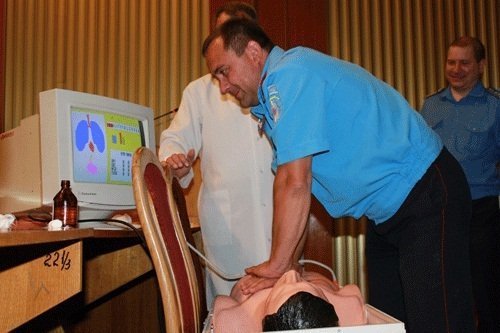  ДАІшники «вдували повітря» в манекенів. ФОТО