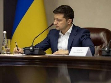 Зеленський звільнив чотирьох послів України 