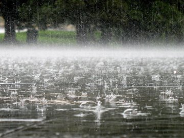 У західних областях України  очікують  дощі і град