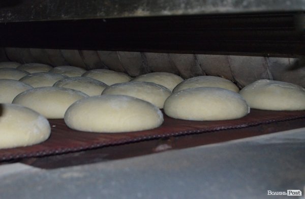 У Луцьку показали, як печуть хліб. ФОТО