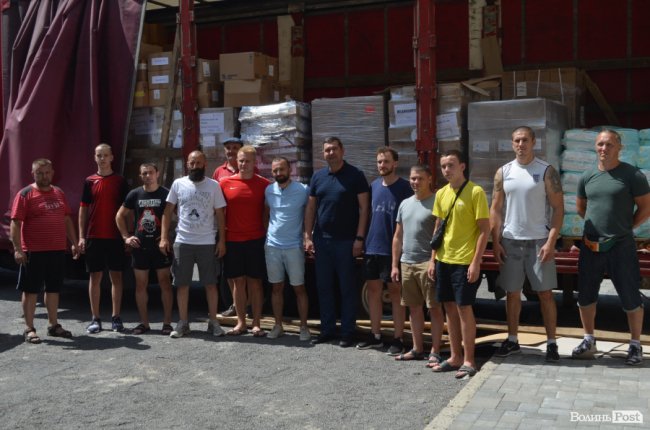 Вартість – понад 120 тисяч євро: до Луцька прибув вантаж з медикаментами для 31 лікарні України