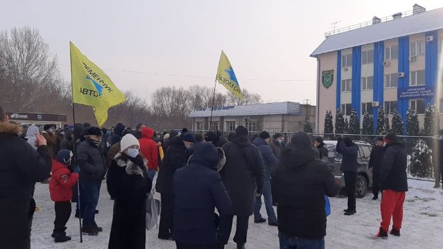 У Харкові «євробляхери» пікетували патрульну поліцію через штрафи