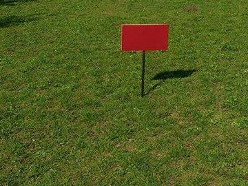 Невідомі замалювали таблички про заборону вигулу собак