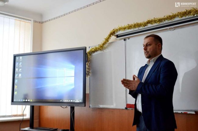 Двом луцьким гімназіям подарували інтерактивні панелі. ФОТО