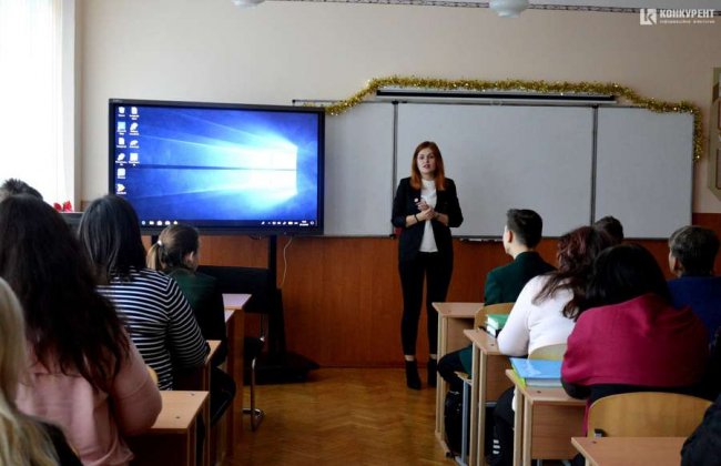 Двом луцьким гімназіям подарували інтерактивні панелі. ФОТО