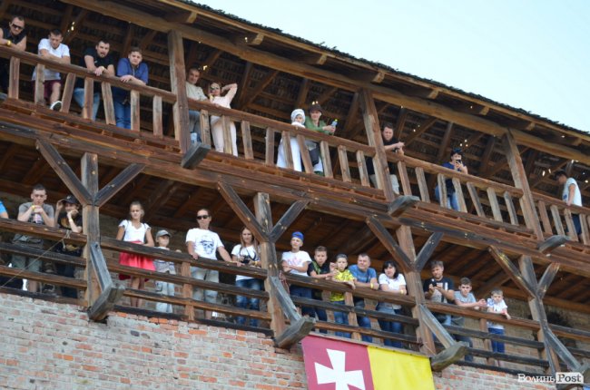 Дзвін мечів та запеклі бої: як у замку Любарта змагаються лицарі. ФОТО