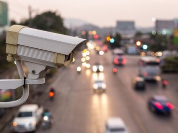 За луцькими дорогами слідкуватимуть ще пів сотні камер, деякі з них розпізнають номерні знаки