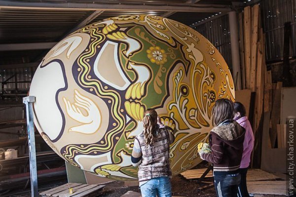 Диво-писанка у Харкові. Фото varta.kharkov.ua