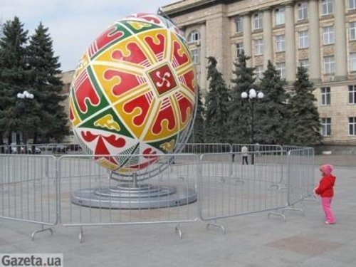 Диво-писанка у Черкасах. Фото newsru.ua