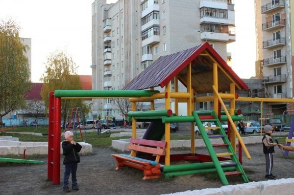 Як відремонтували двір у Луцьку. ФОТО