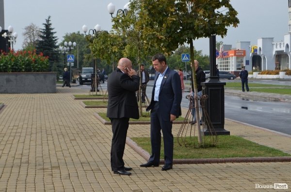 Янукович в Луцьку: опозиція мітингує. ФОТО