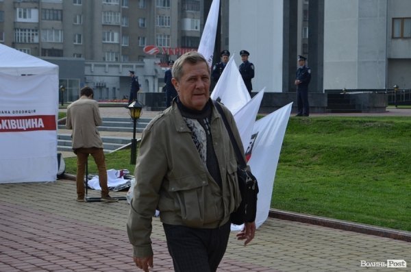 Янукович в Луцьку: опозиція мітингує. ФОТО