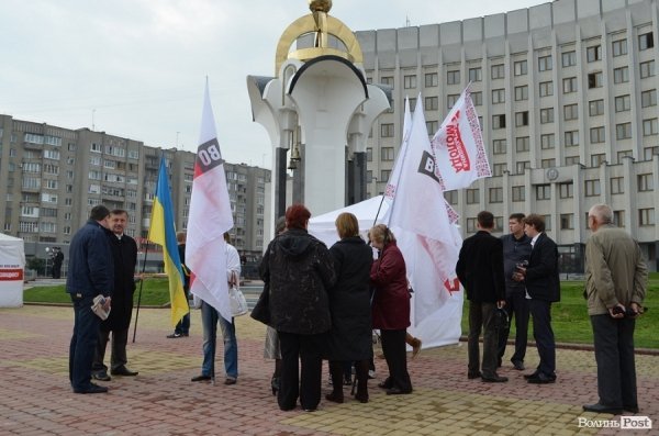 Янукович в Луцьку: опозиція мітингує. ФОТО