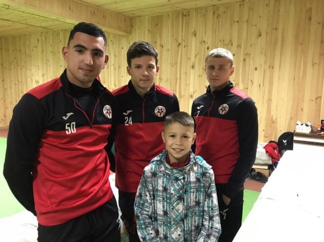 «Мрія дитини»: син загиблого луцького прикордонника зустрівся з футбольною командою. ФОТО