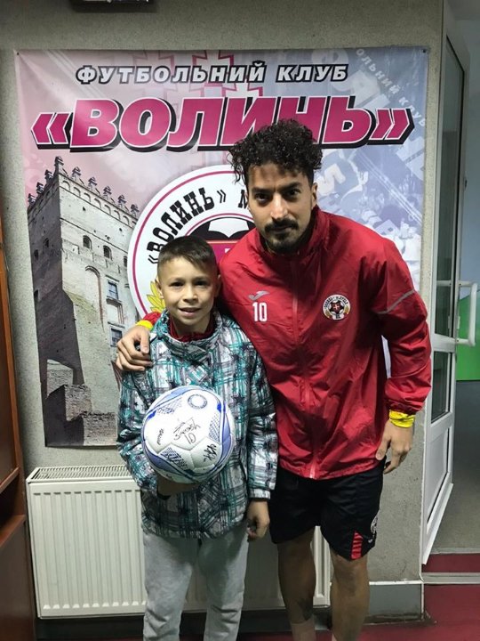 «Мрія дитини»: син загиблого луцького прикордонника зустрівся з футбольною командою. ФОТО