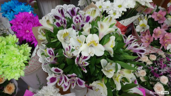 «Квітковий бум» на перший дзвоник: ціни в Луцьку. ФОТО