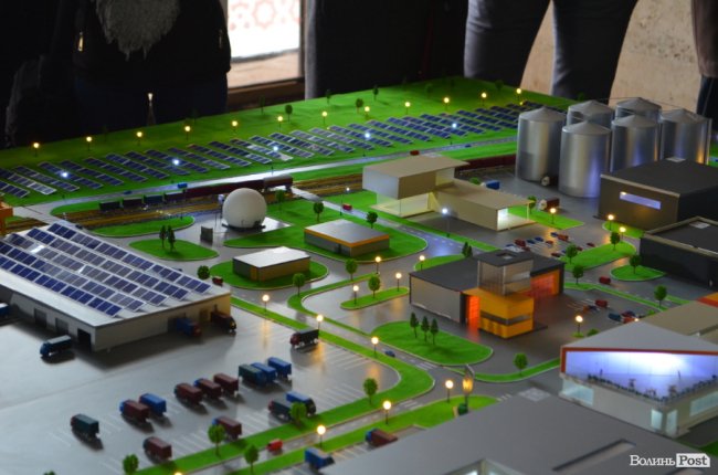 Повстанські пісні, зізнання в любові і до чого тут ва(Зе)лін: як на Волинь Порошенко приїздив. ФОТОРЕПОРТАЖ