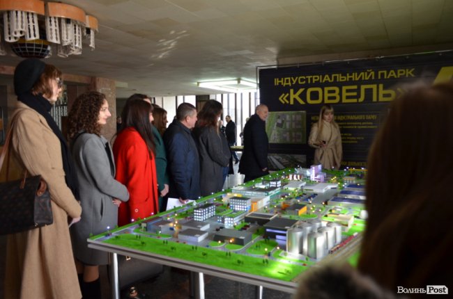 Повстанські пісні, зізнання в любові і до чого тут ва(Зе)лін: як на Волинь Порошенко приїздив. ФОТОРЕПОРТАЖ