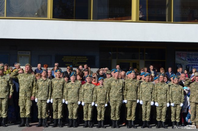 «Нам є що захищати»: урочиста посвята ліцеїстів у Луцьку.  ФОТО