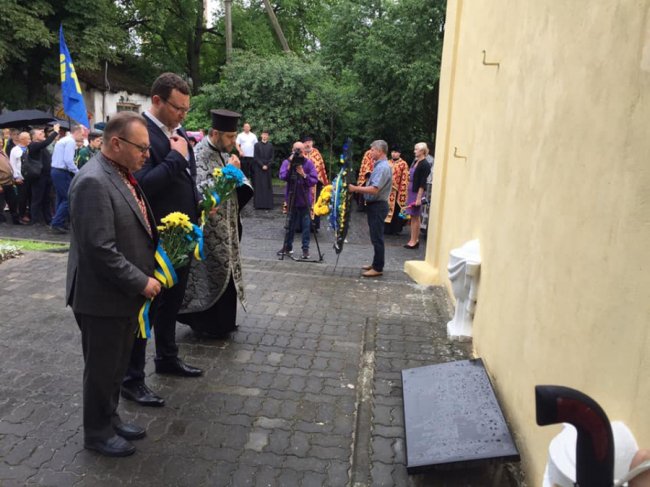 У Луцьку вшанували розстріляних в'язнів тюрми. ФОТО