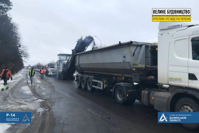 Третій рік ремонтують дорогу з Луцька до кордону з Білоруссю. ФОТО