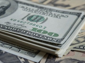 Що буде з курсом долара у грудні