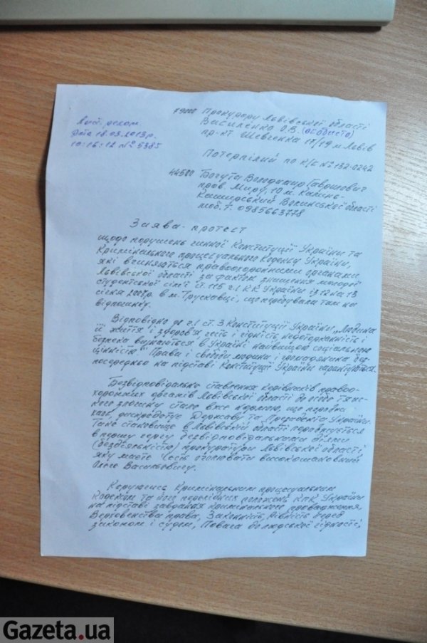 Волинянин погрожує вбити себе у центрі Львова. ФОТО