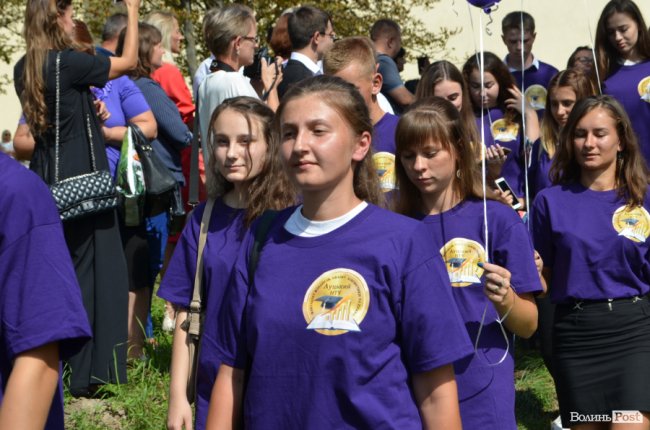 Танець від ректора і завдання від губернатора: як у луцькому «політесі» першачків зустрічали. ФОТО